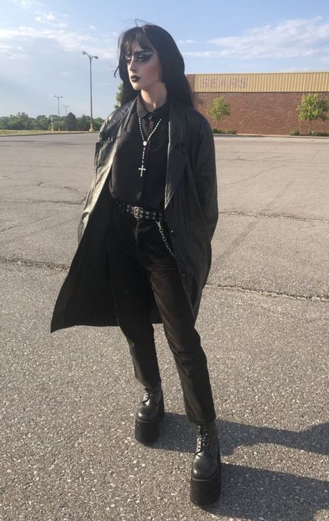 Trad Goth Outfits, Goth Outfit Inspo, Goth Fits, Goth Outfit Ideas, Alt Clothes, Goth Outfit, Trad Goth, Goth Look, Alt Fashion