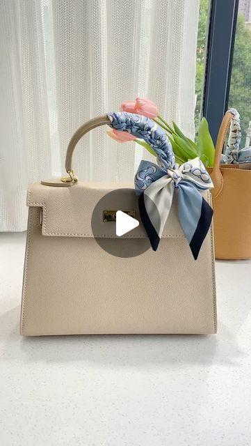 ilymix ❤ on Instagram: "How to tie silk scarf on handbags! #bags #handbags #baglover #handbagaddict #handbaglover #fashionstyle" Tie Scarf On Bag, Tie Silk Scarf, Scarf On Bag, Bag Scarf, Scarf Tie, Silk Bag, Tie Scarf, Scarf Tying, Silk Scarf