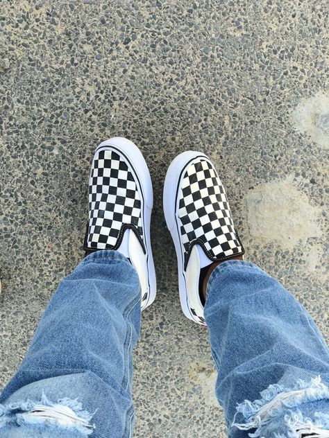 #Vans #Vansshoes #checkerboard #vansoutfits #Blackandwhite Vans Slip On Outfit Checkerboard, Checkered Vans Aesthetic, Van Slip Ons Outfit, Vans Women Outfit, Van Slip Ons, Vans Slip On Outfit, Vans Checkerboard Outfit, Outfits Con Vans, Checkered Vans Outfit