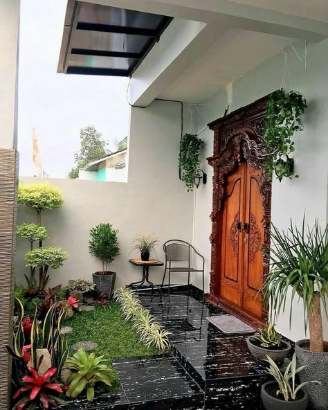 30 Stunning “Front Garden” Ideas to Make a Great First Impression Check more at https://zugnews.com/30-stunning-front-garden-ideas-to-make-a-great-first-impression/ Indian Room Decor, India Home Decor, Decoration Shabby, Interior Design Your Home, Indian Home Design, Home Garden Design, House Outside Design, Bungalow House Design, Village House Design