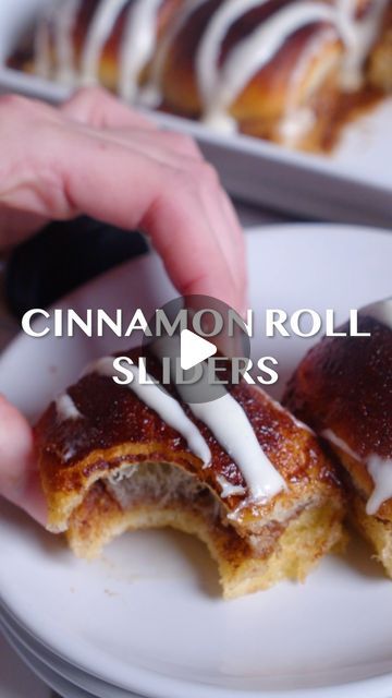 12 Tomatoes on Instagram: "Sweet, simple and SO BUTTERY! 🧈 🤎 Recipe on our website or link in bio : https://12tomatoes.com/cinnamon-roll-sliders/ #cinnamonrolls #HawaiianRolls #sliders #dessert #cinnamon #dessertideas #baking #bakingideas #comfortfood" Dessert Sliders Sweets, Cinnamon Roll Sliders Kings Hawaiian, Cinnamon Roll Sliders, Dessert Sliders, Gawain Roll Sliders, Cowboy Breakfast Sliders, Dinner Bun Sliders, Hawaiian Roll Cinnamon Rolls Video, 100 Calorie Desserts