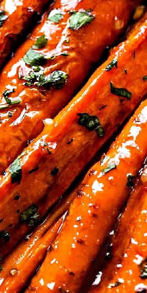 Air Fryer Carrots with Honey Balsamic Glaze are packed with sweet, savory, tangy flavor and incredibly easy to make! Perfect for any meal. Air Fryer Glazed Carrots, Air Fryer Carrots Recipe, Chicken Spinach Bake, Carrots With Honey, Air Fryer Carrots, Vege Dishes, Honey Balsamic Glaze, Mushroom Side Dishes, Broccoli Side Dish