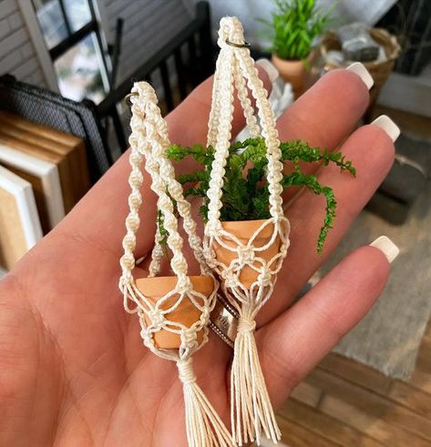 Macrame Square, Macrame Square Knot, Macrame Colar, Hanger Diy, Mini Macrame, Macrame Hanger, Square Knot, Macrame Patterns Tutorials, Macrame Plant Hangers