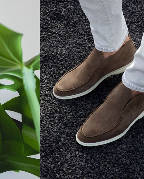 OGER on Instagram: “Time for a coffee break, but don’t forget to put on your Loro Piana Suede ‘Open walk’ Khaki” Loafers Outfit Casual, Loro Piana Shoes, Loafer Outfits, Loro Piana Men, Loafers Outfit, Mens Fashion Smart, Ankle Shoes, Classy Men, Instagram Time