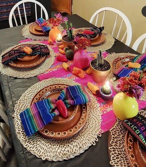 Mexican Dinner Party Decorations, Dinner Party Decorations Table, Mexican Table Setting, Mexican Party Food, Mexican Birthday Parties, Mexican Themed Weddings, Mexican Kitchen Decor, Mexican Party Decorations, Mexican Table