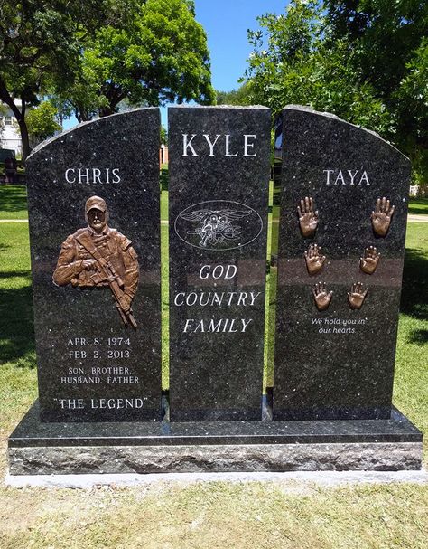 A headstone has been installed at the gravesite of Chris Kyle, the Navy SEAL marksman who was killed in 2013. Wreaths Across America, Famous Tombstones, Chris Kyle, Us Navy Seals, Military Quotes, True American, Navy Seal, Us Soldiers, Military Heroes