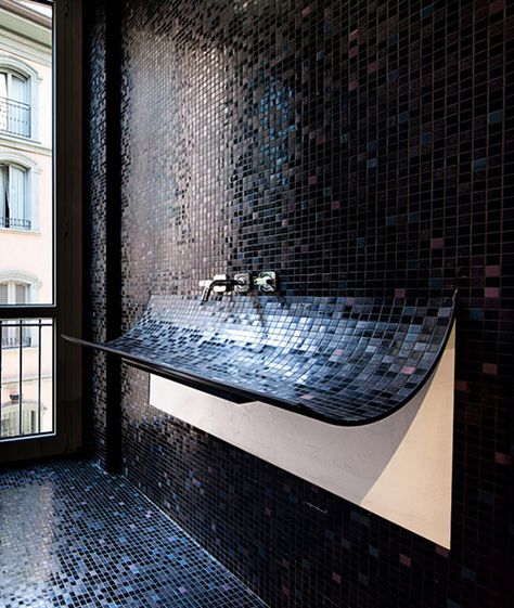 At this year's Milano Design Week, Lago presented a curved, mosaic tile, bathroom sink, called Skin. This piece seems to act as the wall's skin and peels off of... Black Mosaic Tile, Bathroom Sink Design, Washbasin Design, Mosaic Bathroom, Sink Design, Unique Bathroom, Hotel Design, Beautiful Bathrooms, Design Case