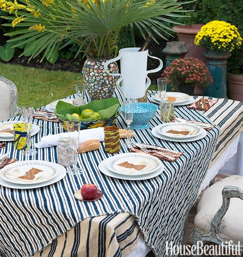 Ann Koerner brings a love for collecting and layering textiles. Blue And White Tablescapes, Blue And White Table Setting, Summer Tablescapes, Outdoor Table Settings, White Table Cloth, Al Fresco Dining, Summer Parties, Dining Decor, Picnic Table