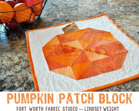 Pumpkin Patch Block Tutorial - Fort Worth Fabric Studio - Lindsey Weight Triangle Method, Pumpkin Quilt Pattern, Pumpkin Quilt, Sew Applique, Halloween Quilt Patterns, Fall Quilt Patterns, Fall Quilt, Halloween Quilt, Fall Sewing