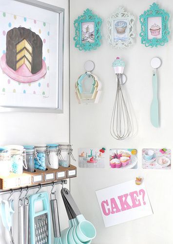 baking supplies Cupcake Kitchen Decor, Baking Corner, Baking Organization, Baking Station, Cocina Shabby Chic, Candy Kitchen, Magnetic Hooks, Bakers Kitchen, Pastel Kitchen