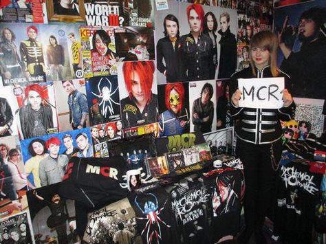 Scene Room Emo, Emo Room Ideas, Emo Room, Alternative Subcultures, Scene Room, Mcr Memes, Punk Culture, Fast Fashion Brands, Amazingphil