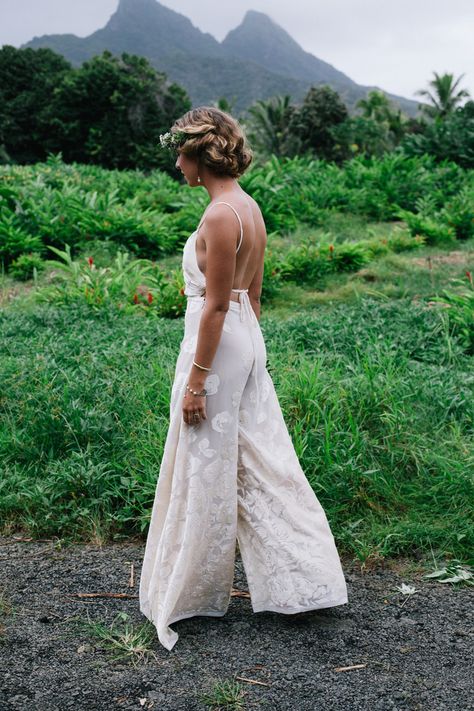 Hawaiian Wedding Dress, Wedding Jumpsuits, Bridal Pantsuit, Rehearsal Dinner Outfits, Stylish Wedding Dresses, Wedding Jumpsuit, Hawaiian Wedding, Bohemian Bride, Wedding Dress Couture