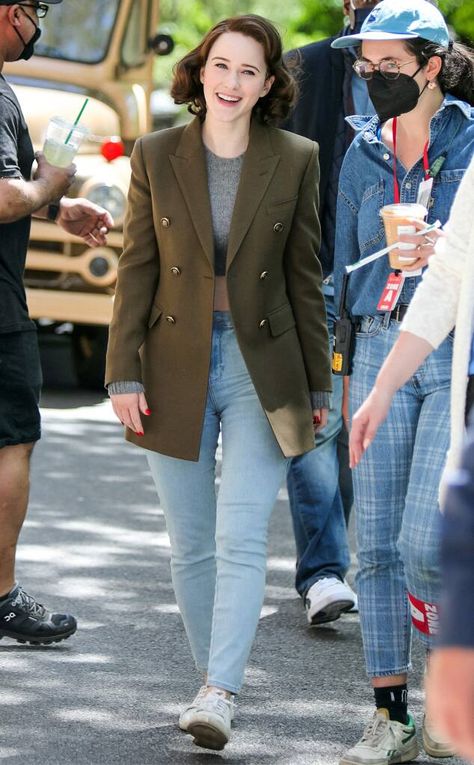 Rachel Brosnahan Hair, Rachel Brosnahan Street Style, Rachael Brosnahan, Rachel Brosnahan Makeup, Tv Characters Outfits, Marvelous Mrs Maisel, Mrs Maisel, Boho Grunge, Smart Casual Women