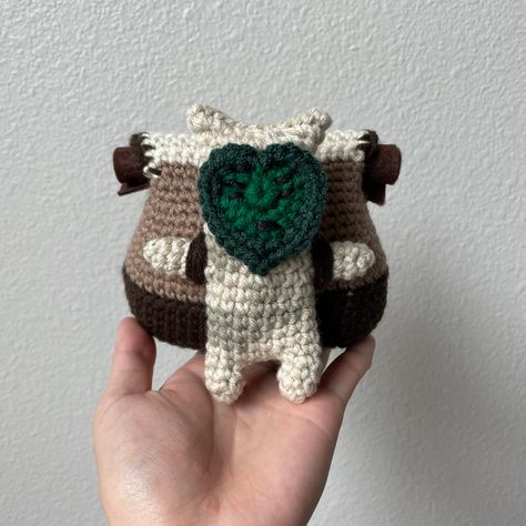 If you’ve been playing Legend of Zelda Tears of the Kingdom, then you’ve probably encountered some of these backpack Koroks. These little Koroks carry backpacks that are much bigger than their bodies and as a result, they’re slowed down by the weight and get separated from their travel companion, and it’s Link’s job to Link Carrying Zelda, Link Crochet Pattern Zelda, Crochet Zelda Characters, Zelda Totk Crochet, Free Zelda Crochet Pattern, Crochet Zelda Pattern, Legend Of Zelda Crochet Pattern Free, Legend Of Zelda Crochet Patterns, Lotr Crochet Patterns Free