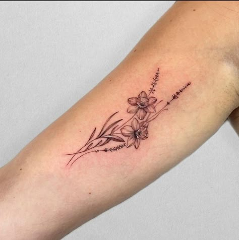 Daffodil Flower Tattoos, Name Flower Tattoo, Larkspur Tattoo, Water Lily Tattoos, Lillies Tattoo, Flower Bouquet Tattoo, Lily Flower Tattoos, One Line Tattoo, Daffodil Tattoo