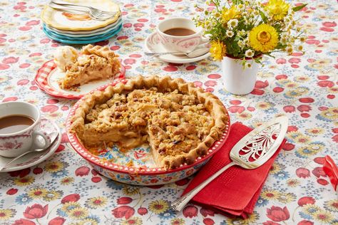 This Dreamy Apple Pie Is the Ultimate Thanksgiving Dessertthepioneerwoman Pumpkin Cream Pie, Dutch Apple Pie, Dutch Apple, Caramel Apple Pie, Best Pie, Homemade Apple Pies, Pie Crust Recipes, Perfect Pies, Apple Pie Recipes