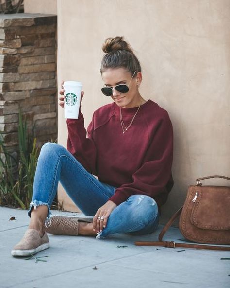 Burgundy Sweatshirt Outfit, Maroon Sweatshirt Outfit, Red Sweatshirt Outfit, Uni Outfit Ideas, Crewneck Sweatshirt Outfit, Lady Of Leisure, Uni Outfit, Light Blue Sweatshirt, Hairstyles Outfits