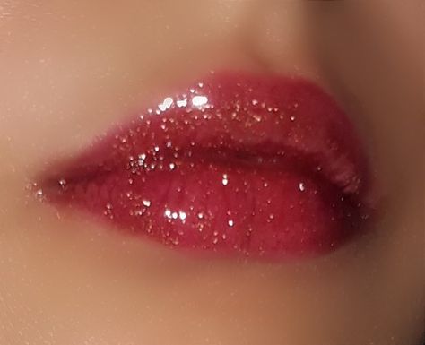 Red Glitter Lip Gloss, Nightclub Makeup, Prom Lips, Pink Red Lipstick, Pink Glitter Lipstick, Sparkle Lips, Red Lip Gloss, Shimmer Lip Gloss, Glitter Lip Gloss