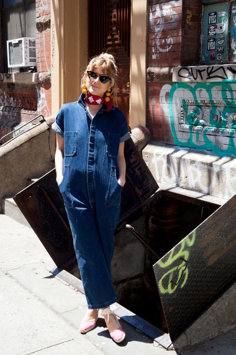 Boiler Suits Street Style, Dickies Boiler Suit Women, Vintage Boiler Suit, Denim Boiler Suit Outfit, Boiler Suit Street Style, Haley Nahman, Boiler Suit Outfit, Denim Boiler Suit, Man Repeller