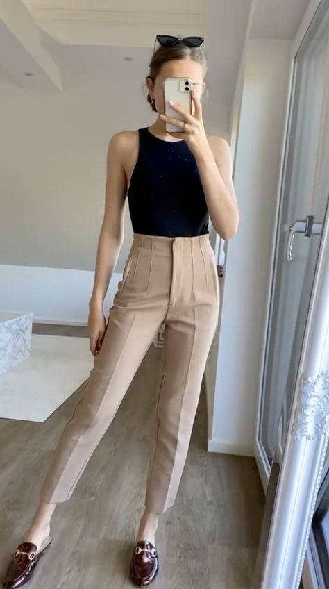 Beige Tapered Pants Outfit, Zara Beige Pants Outfit, Khaki Trouser Outfit Women, Nude Pants Outfit, Tapered Pants Outfit, Beige Pants Outfit, Look Zara, Zara Trousers, Classy Outfits For Women