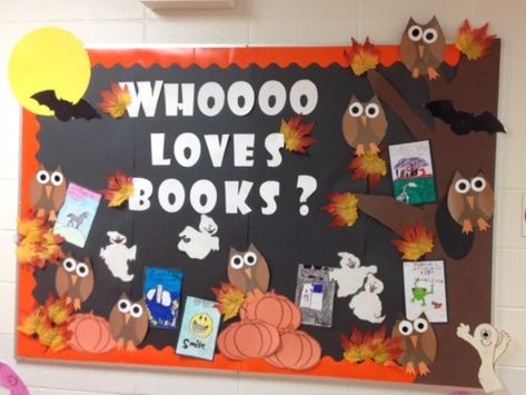 Whoooo Loves Books? Fall In Love With Books Bulletin Board, Fall In Love With A Good Book Bulletin Board, November Library Display Ideas, Fall Library Bulletin Boards, Library Thanksgiving, Library Sayings, Fall Library Displays, Fall Library, Librarian Ideas