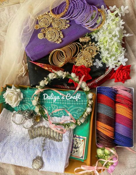 Wedding Basket Gift, Bangle Ceremony, Wedding Gift Hampers, Birthday Hamper, Hamper Ideas, Birthday Hampers, Bride Photoshoot, Best Friend Quotes For Guys, Dress Book