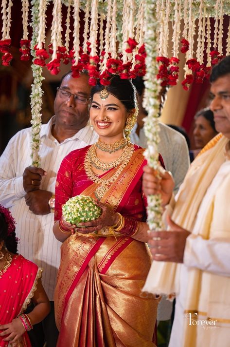 Traditional Telugu Wedding Decor, Telugu Bridal Look, Pellikuthuru Function, South Indian Marriage, Saree Bride, South Wedding, Gold Saree, Party Saree, Bride Entry