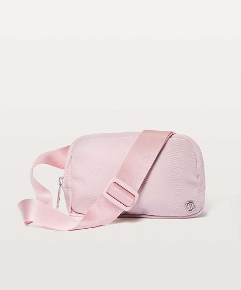 School Preppy, Lululemon Bags, Lululemon Everywhere Belt Bag, Lululemon Outfits, Everywhere Belt Bag, Pink Belt, Bag Essentials, Pink Girly Things, Pretty Bags