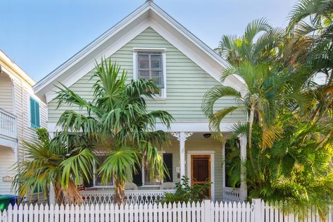 Key West Houses Cottages, Key West Cottage Exterior, Key West House Exterior, Key West Home Decor, Key West Exterior House Colors, Key West Exterior, Key West House Colors, Bohemian House Exterior, Key West Style Homes Exterior