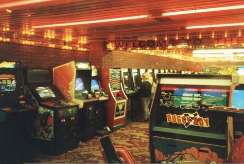 80s Arcade Flashback: Amusement Arcade at Chapel St Leonards , mid-1980s. 80s Town Aesthetic, 90s Arcade Aesthetic, Vintage Arcade Aesthetic, 1980s Arcade Aesthetic, 70s Arcade Aesthetic, Retro Arcade Aesthetic, 70s Arcade, Arcade 80s Aesthetic, 80s Aesthetic Arcade