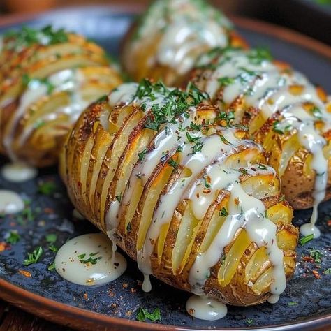 Air Fryer Hasselback Potatoes, Air Fryer Recipes For Beginners, Hasselback Potatoes, Russet Potatoes, Recipes For Beginners, Fryer Recipes, Onion Powder, Air Fryer Recipes, Garlic Powder