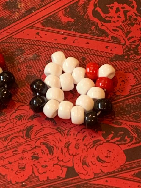 Sanrio Pony Bead Bracelets, Kandi Shaker Cube, Red And Black Kandi, Kandi Tutorial Cuffs, Small Kandi Ideas, Kandi Strawberry, Easy Kandi, Kandi Crown, Kandi Tut