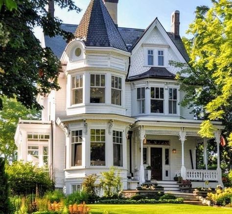 Houses With Turrets, Vintage Exterior House, Beautiful Victorian House, Modern Log Cabins, Old Victorian Homes, Paint Color Ideas, Victorian Style Homes, Dream Life House, Victorian Farmhouse