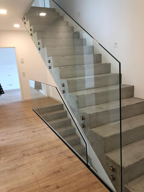 Stairs With Glass Wall, Glass Stair Railing, Glass Balustrade Stairs, Glass Staircase Railing, Glass Railing Stairs, Staircase Interior Design, Staircase Design Modern, Glass Stairs, Stairs Design Modern