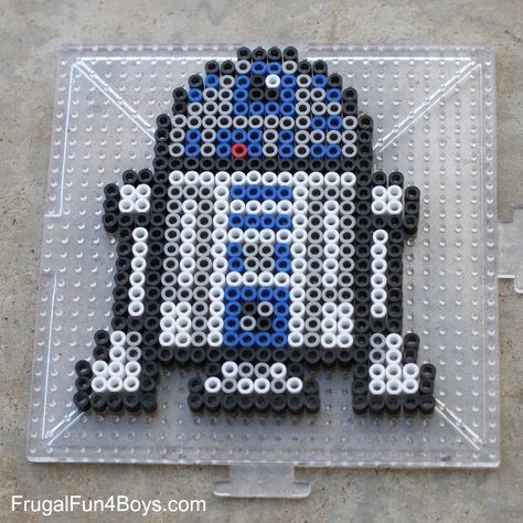 Star Wars Perler Beads Patterns Star Wars Perler Beads, Perler Designs, Star Wars Crafts, Easy Perler Bead Patterns, Melty Bead Patterns, Pearl Beads Pattern, Beads Patterns, Fuse Bead Patterns, Hama Beads Design