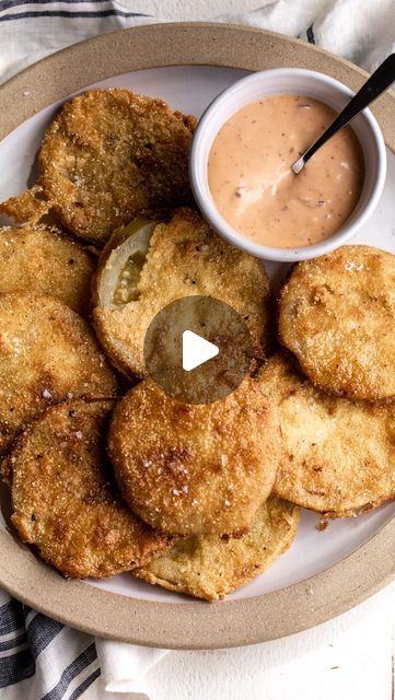 Fried Green Tomatoes Recipe, Comeback Sauce, Green Tomato Recipes, Blt Sandwich, Fried Green Tomatoes, Bread Snacks, Green Tomatoes, Hot Sauce, Soul Food