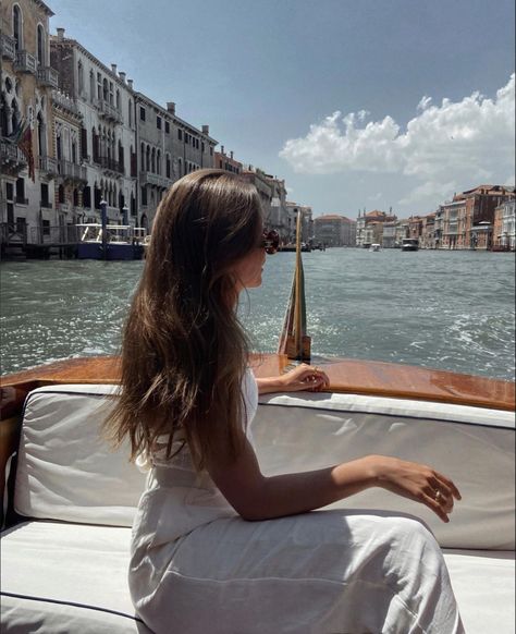 @livia_auer on instagram Venice Boat, Prague Photos, Venice Photography, Venice Photos, Rome Photo, Venice City, Florence Travel, Best Friend Pictures Tumblr, Summer Picture Poses