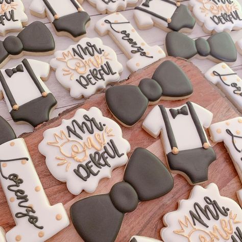 Becca Ruocco on Instagram: “Hello Mr. ONEderful! Fun fact about this customer… I created cookies for her baby shower (they were gifted to her and her fiancé) and she’s…” Mr Onederful Cookies Decorated, Crown Cookies, Mr Onederful Birthday, Onederful Birthday, Mr Onederful, Birthday Crown, Cookie Ideas, Cookie Designs, Fun Fact