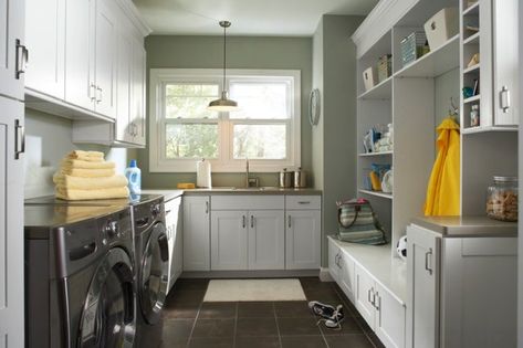 Mudroom Laundry Room Ideas, Transitional Laundry Room, Traditional Laundry Room, Laundry Room Storage Shelves, Small Laundry Room Organization, Room Storage Diy, Basement Laundry Room, Dream Laundry Room, Basement Laundry