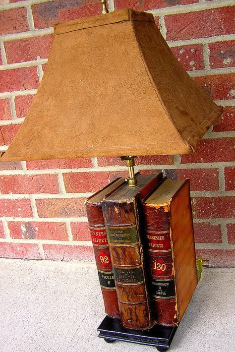 I've seen cute lamps made out of stacked books, but I love this lamp made out of upright antique books. Cute Storage Ideas, Storage Ideas For Bedrooms, Ideas For Bedrooms, Cute Storage, Book Lamp, Steampunk Lamp, Cool Lamps, Room Lamp, Creative Lighting