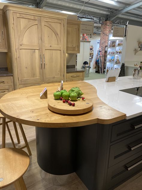 Island With Round Table Attached, Oval Kitchen Island, Island Extension, Farmhouse Style Kitchen Cabinets, Round Kitchen Island, Scandinavian Interior Kitchen, Style Kitchen Cabinets, Modern Kitchen Open Plan, Round Island