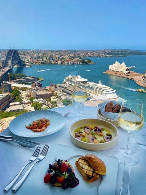 Fancy Date Night, Australian Road Trip, Date Night Dinners, Dinner Places, Sydney Restaurants, Fancy Restaurants, Shangri La Hotel, Sydney Food, Romantic Restaurant