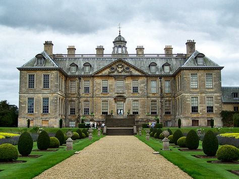 English country house fantasy collection - Belton House, Lincolnshire. The exemplar of the English country house. Belton House, Modern Castle, English Manor Houses, English Castles, Castle Mansion, Lots Of Windows, English Manor, Chateau France, Castle House