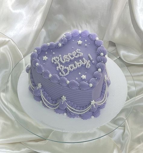 Purple Birthday Cake, 17 Doğum Günü, Heart Shaped Birthday Cake, Heart Cake Design, 19th Birthday Cakes, Heart Birthday Cake, Modern Birthday Cakes, Bolo Vintage, Purple Cakes Birthday