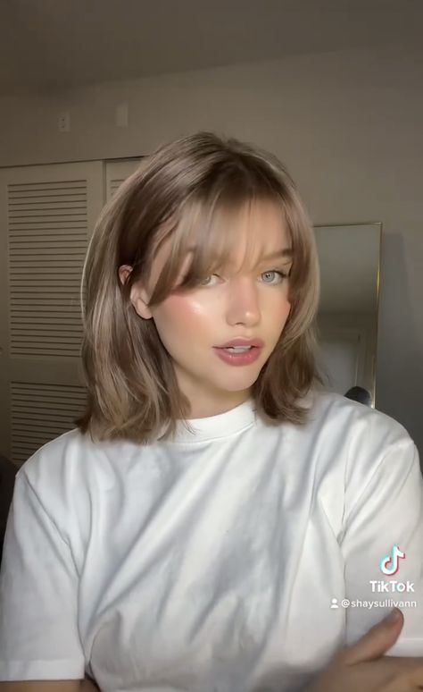 New Haircut For Short Hair 2023, Short Hairstyle Women Pictures, Hair Cut 2024 Girl Short, Medium Layered Haircuts Brunette, Haircuts For Girls With Round Faces, Korean Midlength Hairstyle Women, Taylor Swift 1989 Haircut, Styled Medium Length Hair, Cool Toned Caramel Hair