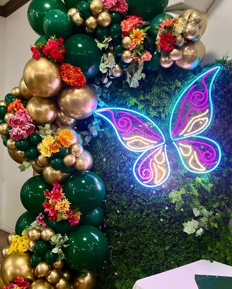 Enchanted Garden Thank you @thecristycream !! … GO WITH THE GLO✨ … garden wall and balloon garland Enchanted garden theme #brightnights #brightnights915 #elpasoeventdecorator #elpasopartydecorator #goldandemeraldgreenballoons #enchantedgardendecor #colormarqueeletters Enchanted Garden Theme, Balloon Sculptures, Royal Garden, Marquee Letters, Enchanted Garden, Garden Theme, Balloon Arch, Balloon Garland, Garden Wall