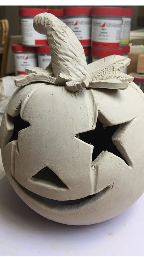 Halloween Pottery Ideas, Pumpkin Pottery, Cherries Painting, Holiday Pottery, Ceramic Pinch Pots, Halloween Clay, Halloween Is Coming, Pottery Houses, Pumpkin Projects