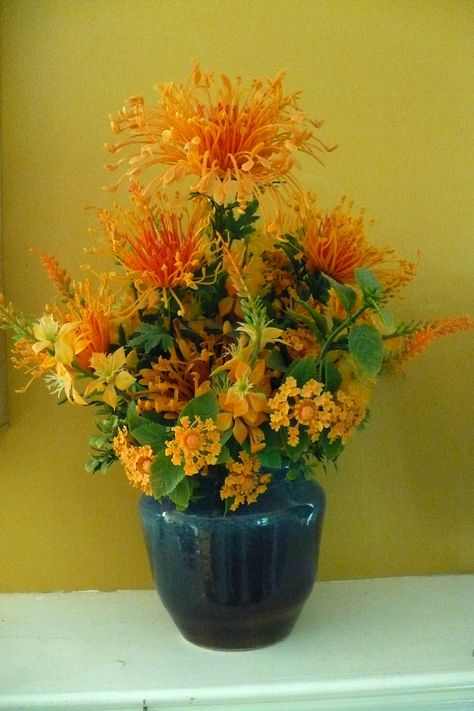 70s Interior, 70s Floral, Call Art, Unusual Flowers, Plastic Flowers, Vintage Plastic, Table Arrangements, Table Flowers, The 60s