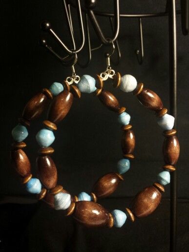 Wood Beads Jewelry, Earthy Chic, Wood Hoop Earrings, Jewelry Holders, Earrings Aesthetic, Earring Ideas, Ocean Inspired, African Style, African Jewelry