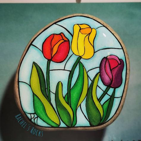 Rachel Mitchell (Dooley) on Instagram: “Stained Glass Tulips tutorial is up now! Come paint with me at Rachel's Rocks Canada on YouTube! #rachelsrocks #stainedglass…” Rock Soup, Flower Rocks, Summer Rocks, Rock Painting Flowers, Rock Flowers, Painting Nature, Painted Rocks Diy, Painting Rocks